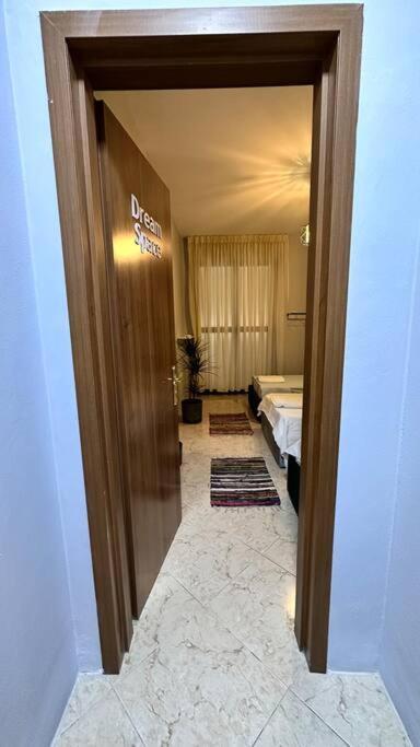 Super House Blloku - 3 Rooms Тирана Екстер'єр фото