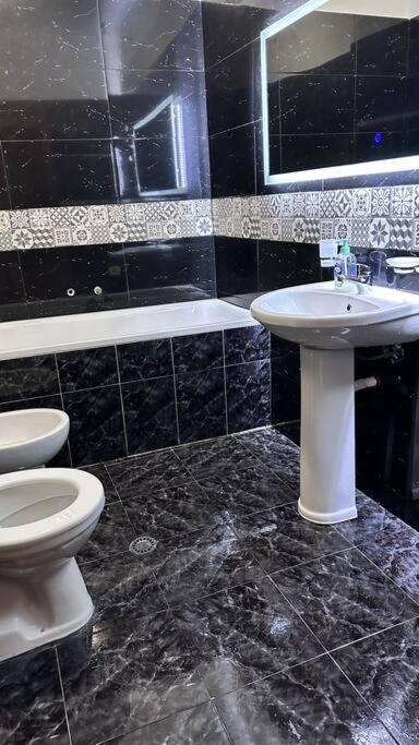 Super House Blloku - 3 Rooms Тирана Екстер'єр фото
